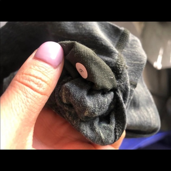 Lululemon Hi-Rise Dark Green Wunder Under Crops - Picture 5 of 6